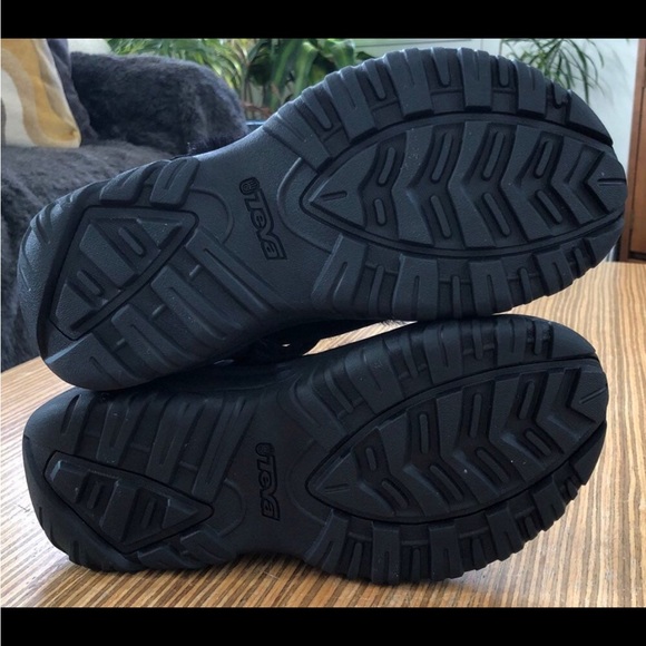 RARE! UGG/Teva Black Collaboration Hybrid Shoe Sandals Size 7 - Picture 11 of 12
